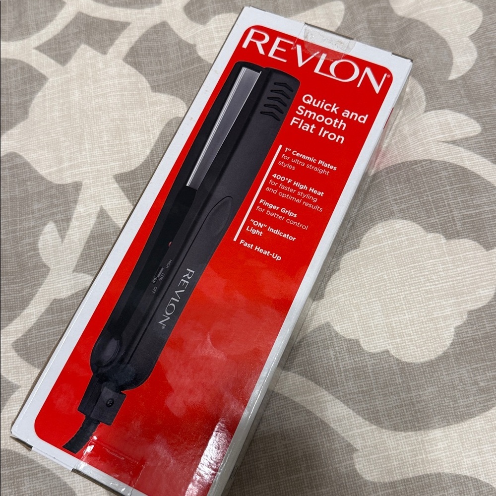 Revlon Essential Travel Compact Straight Flat Iron - Black - Picture 2 of 3